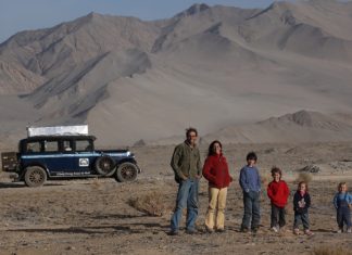 Les voyages en voiture entre amis sont géniaux La-famille-Zapp.-Le-road-trip-dans-le-sang_article_landscape_pm_v8